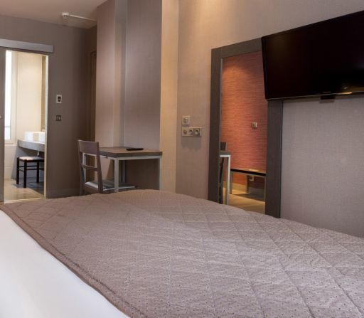 Hotel des Pavillons Paris  大床加床房