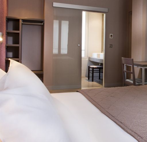 Hotel des Pavillons Paris  大床加床房